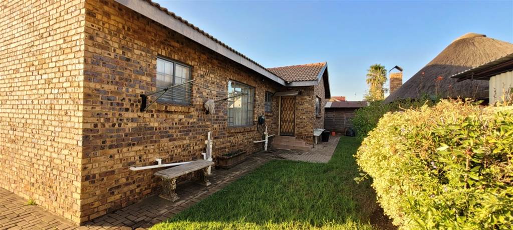 3 Bed House in Kanonkop photo number 8