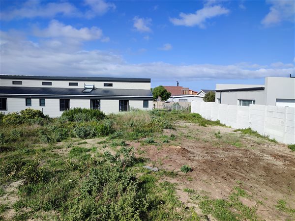 875 m² Land