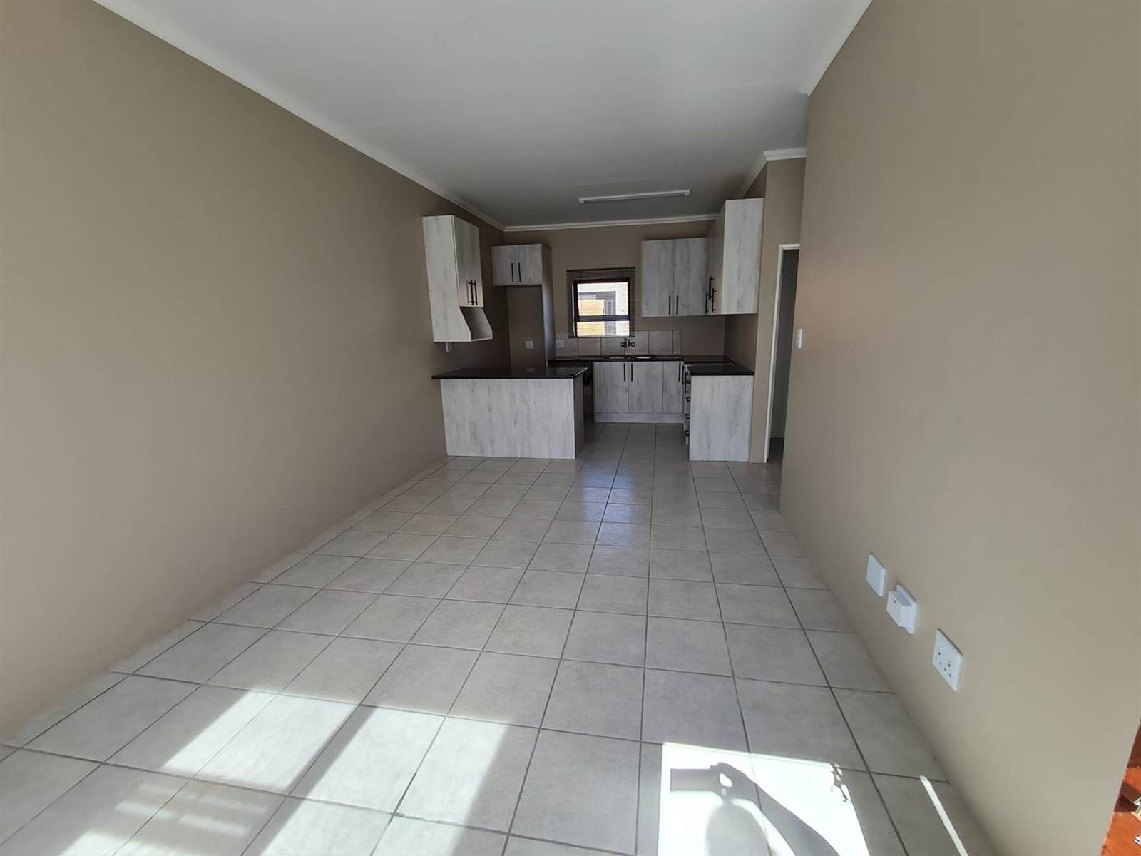 2 Bed Townhouse in Trichardt photo number 7