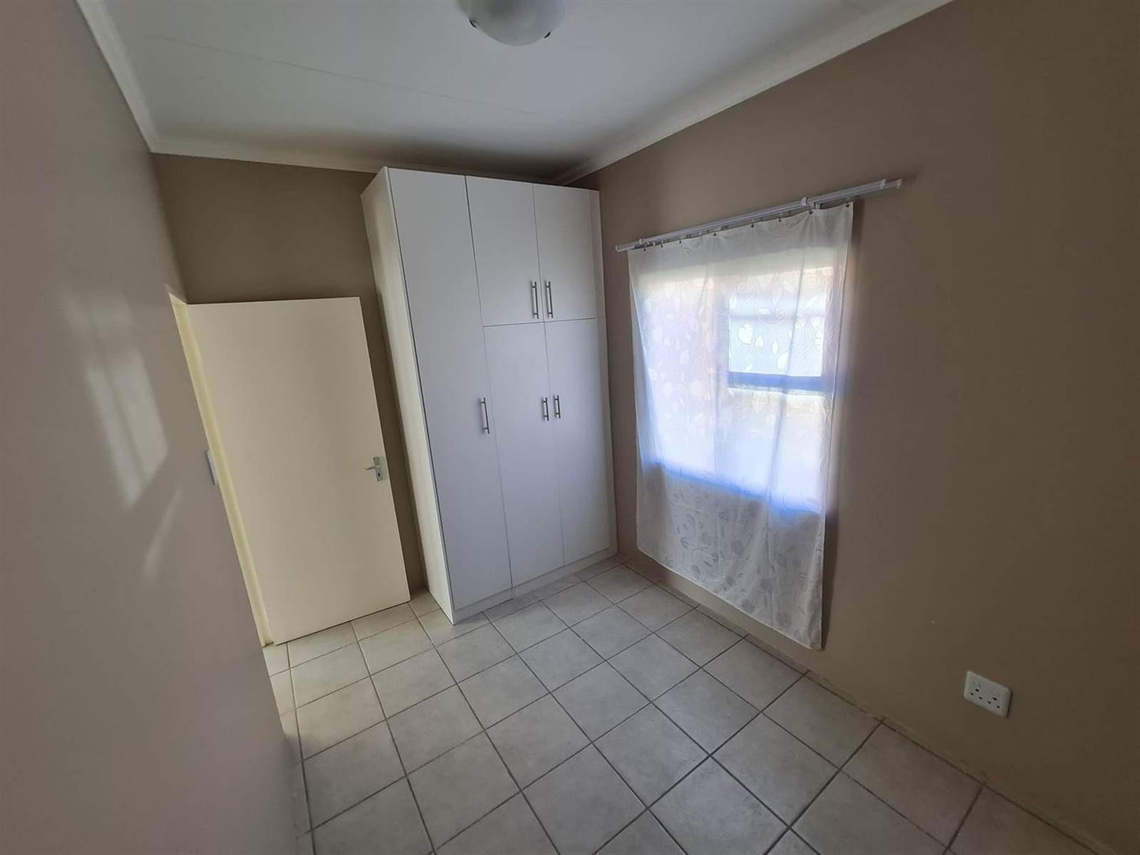 2 Bed Townhouse in Trichardt photo number 10