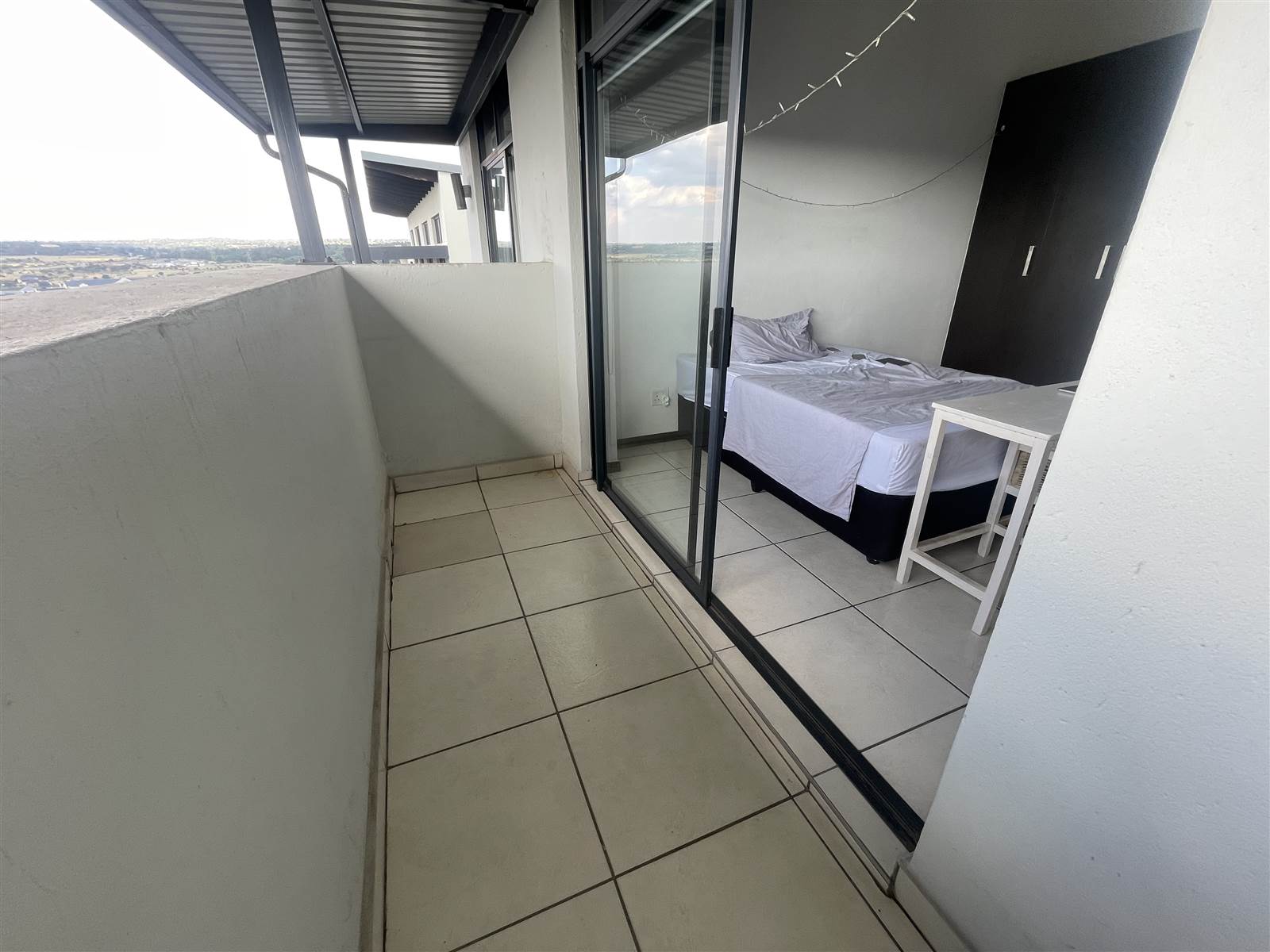 1 Bed Apartment in Helderfontein Estate photo number 6