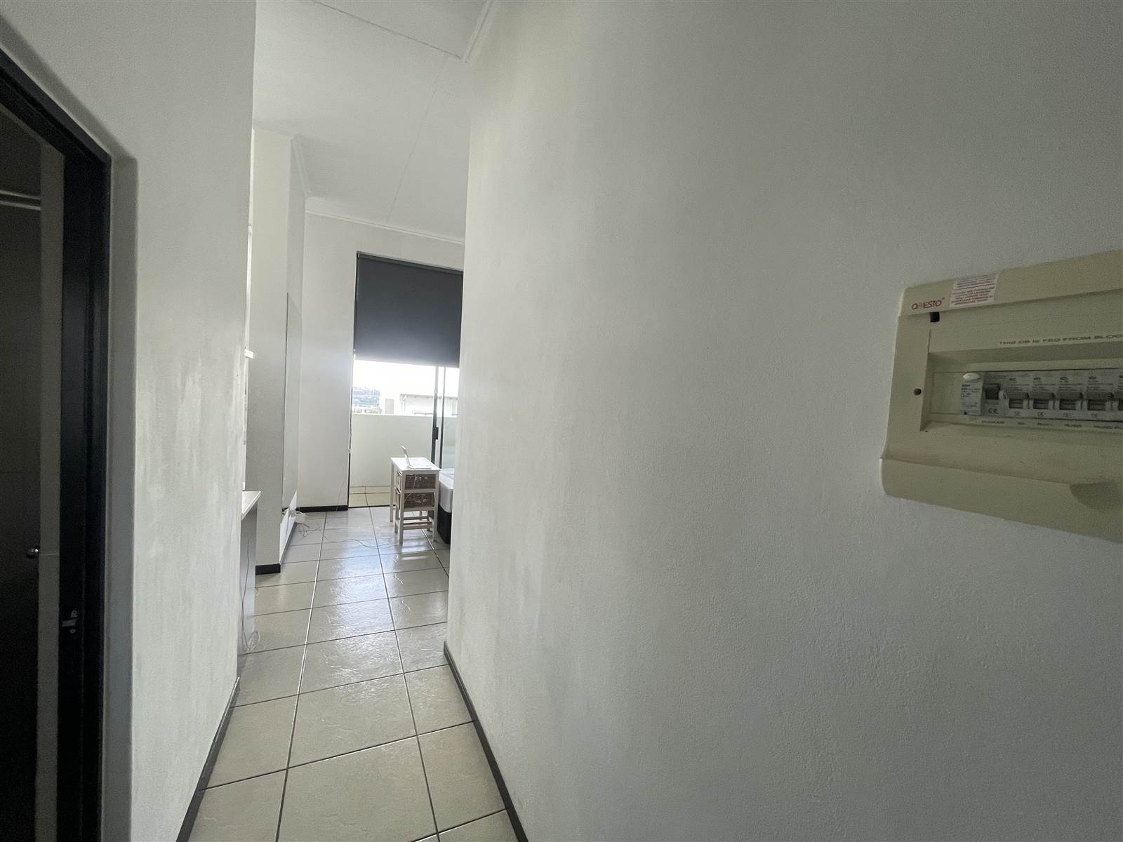 1 Bed Apartment in Helderfontein Estate photo number 5