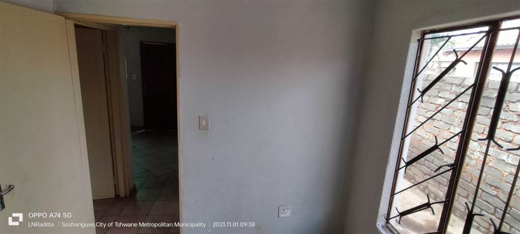 2 Bed House in Soshanguve B photo number 10