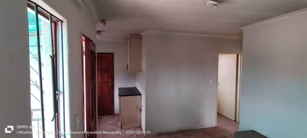 2 Bed House in Soshanguve B photo number 4