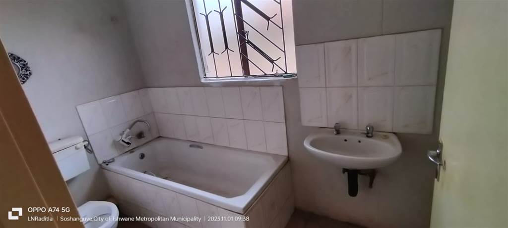 2 Bed House in Soshanguve B photo number 13