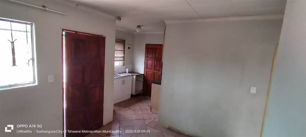 2 Bed House in Soshanguve B photo number 2