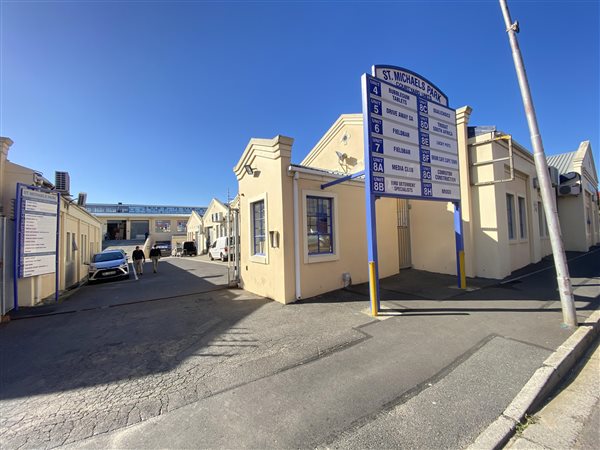 140  m² Commercial space