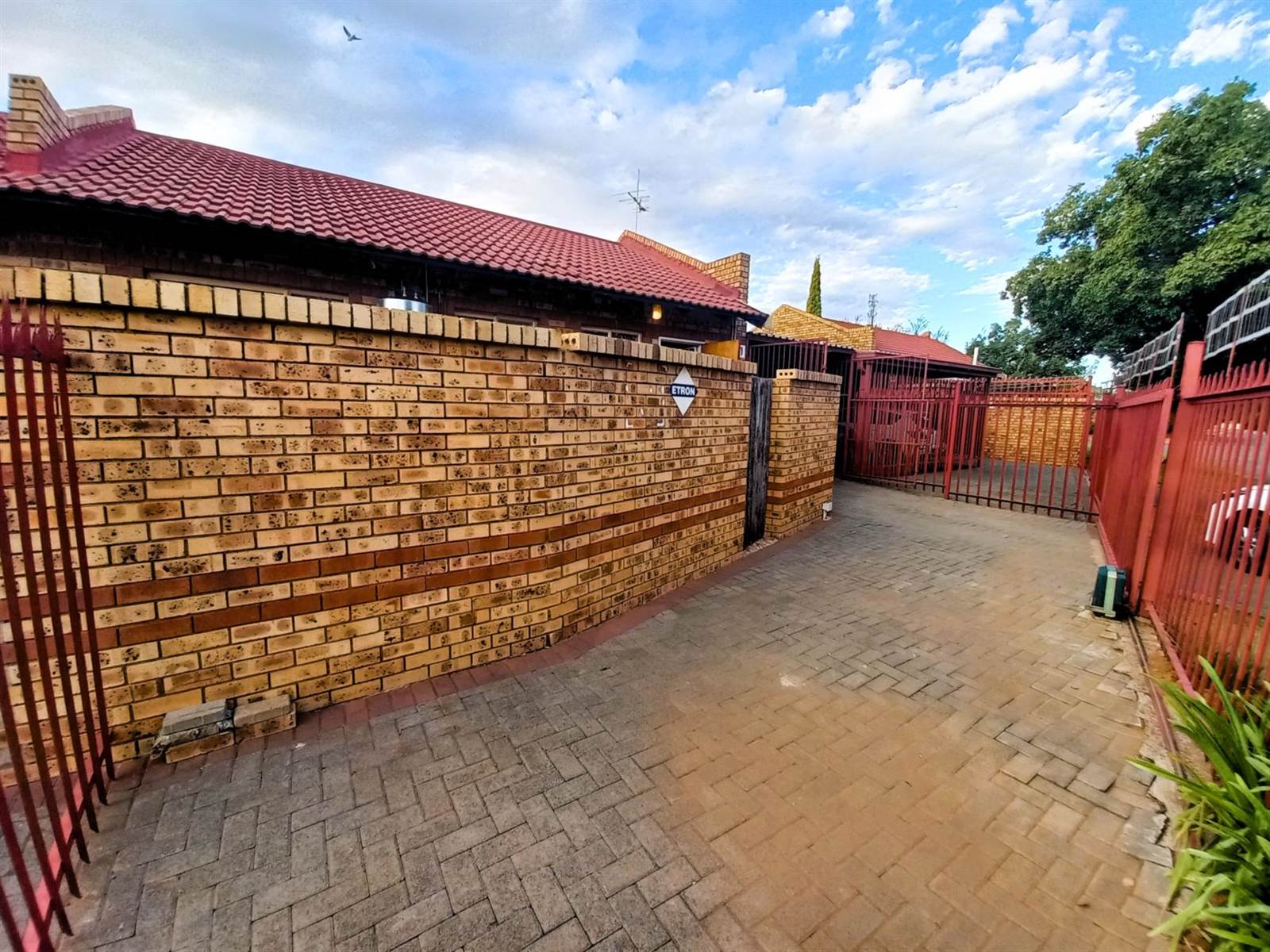 2 Bed Townhouse in Uitsig photo number 14