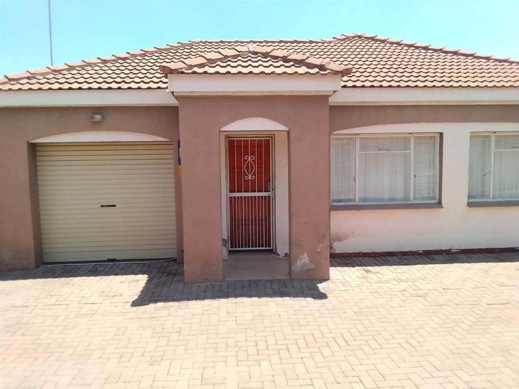 3 Bed Townhouse in Polokwane Central photo number 20