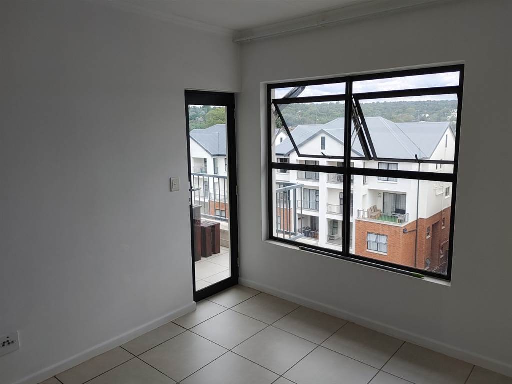 1 Bed Apartment in Olivedale photo number 7