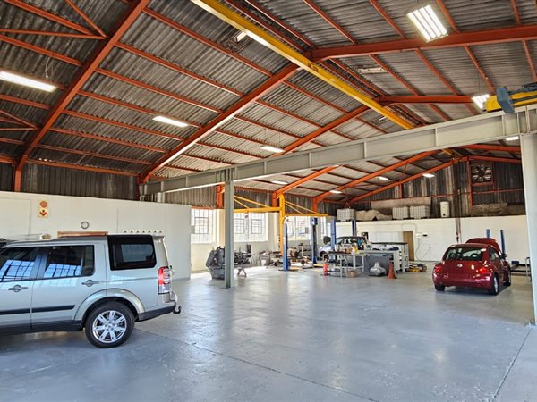 985  m² Industrial space