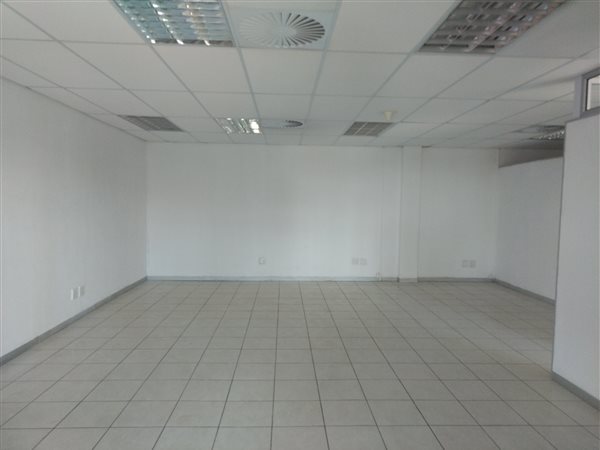 105  m² Commercial space