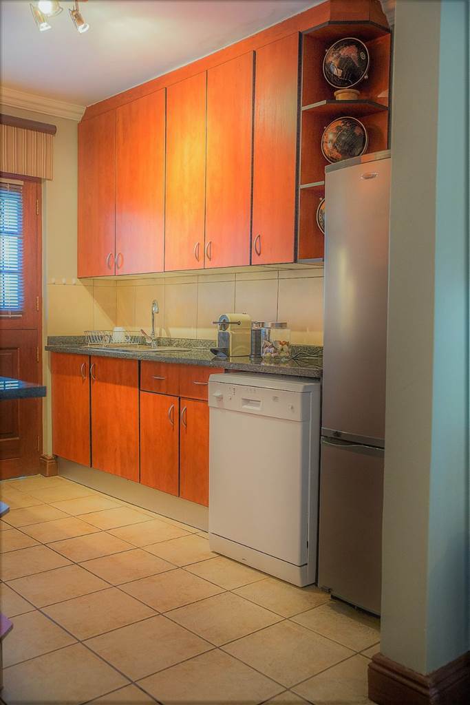 2 Bed House in Waterkloof Ridge photo number 7