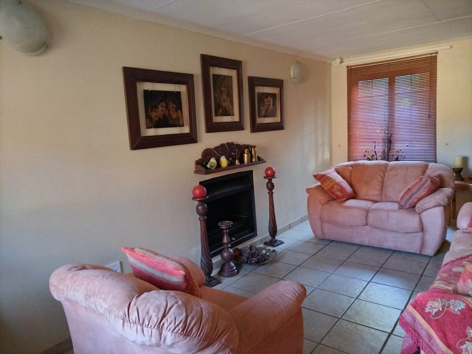 3 Bed House in Lydenburg photo number 9