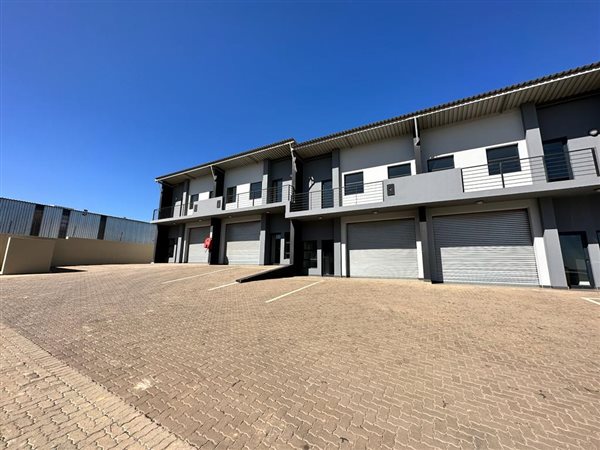116  m² Industrial space in Clayville