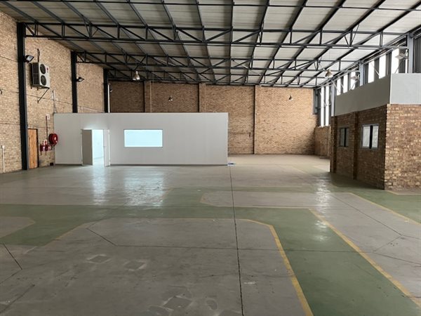 963  m² Industrial space