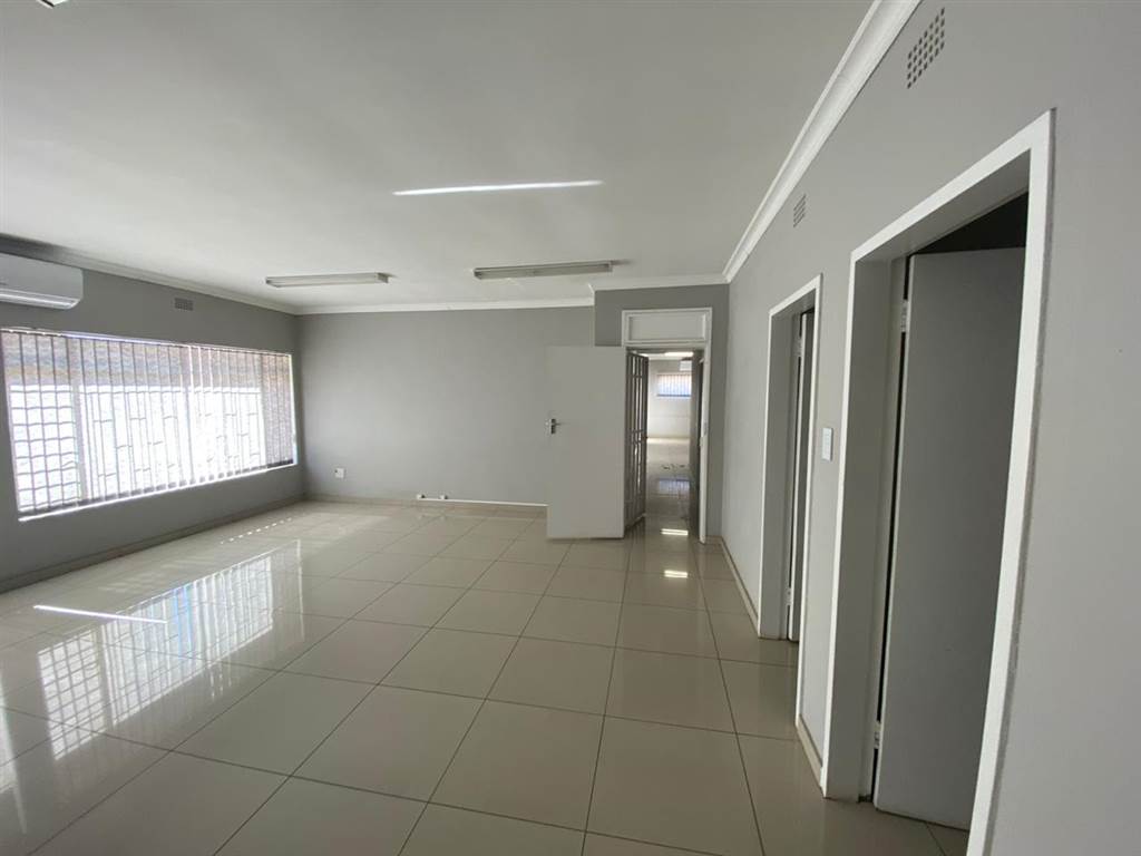 300  m² Commercial space in Wendywood photo number 23