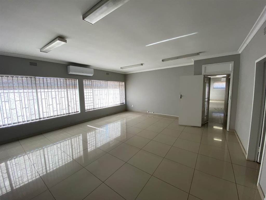 300  m² Commercial space in Wendywood photo number 22