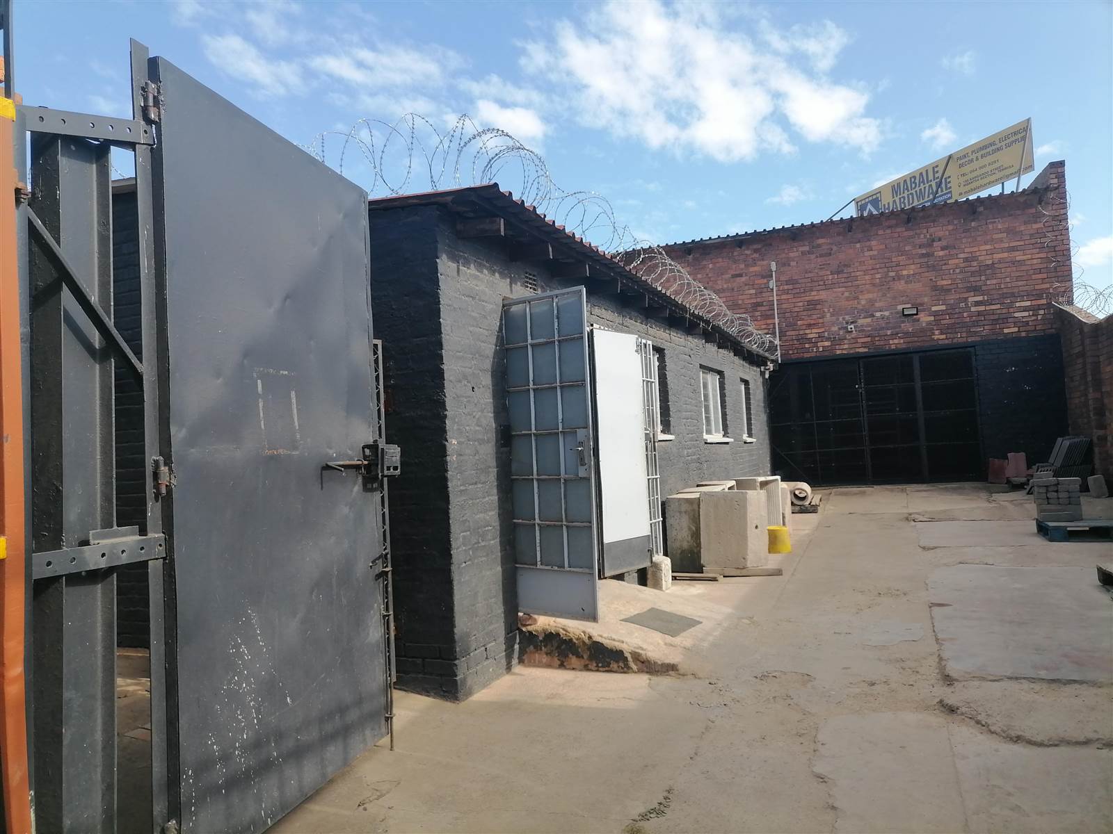 400  m² Commercial space in Tembisa photo number 20