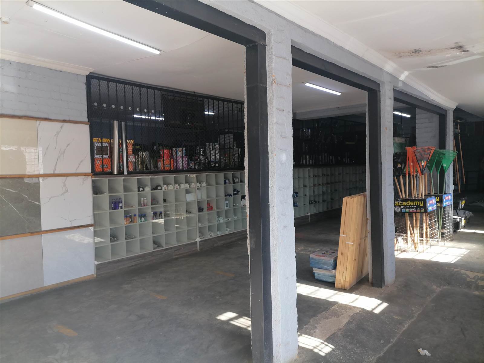 400  m² Commercial space in Tembisa photo number 22
