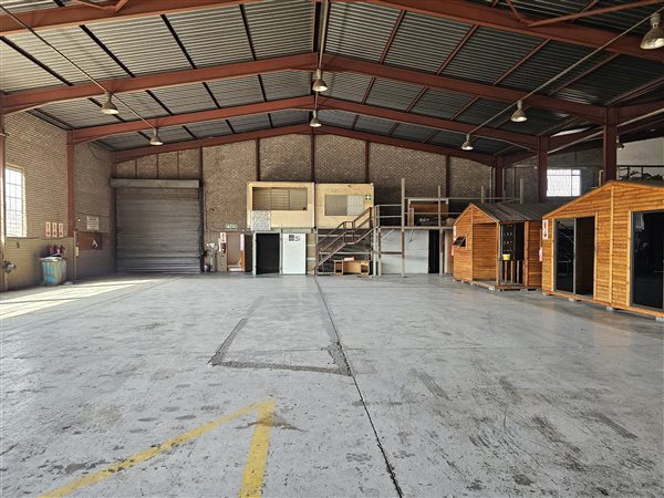 745  m² Industrial space