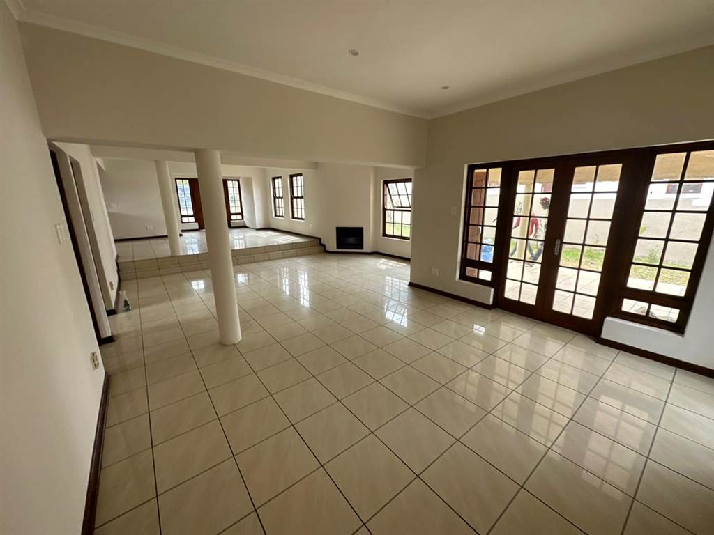 3 Bed House in Kyalami photo number 11