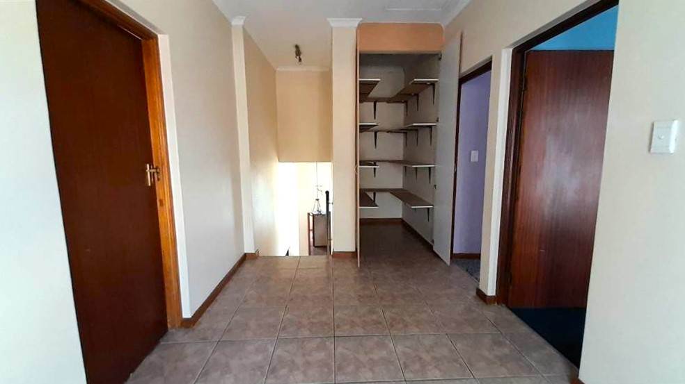 4 Bed House in Kyalami photo number 9