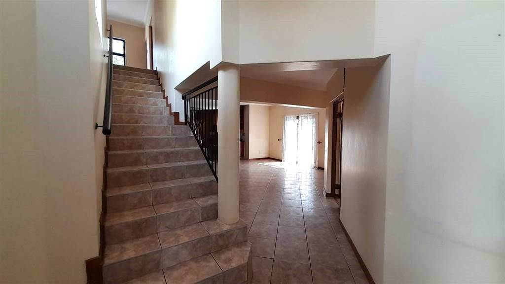 4 Bed House in Kyalami photo number 8
