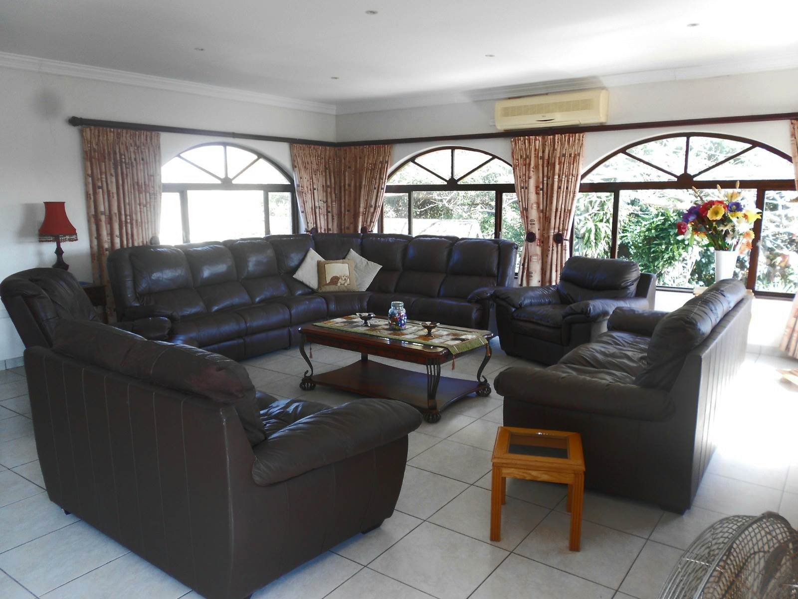 3 Bed House in Uvongo photo number 2