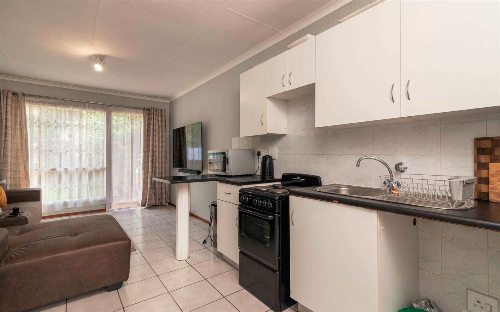 2 Bed Townhouse in Douglasdale photo number 7