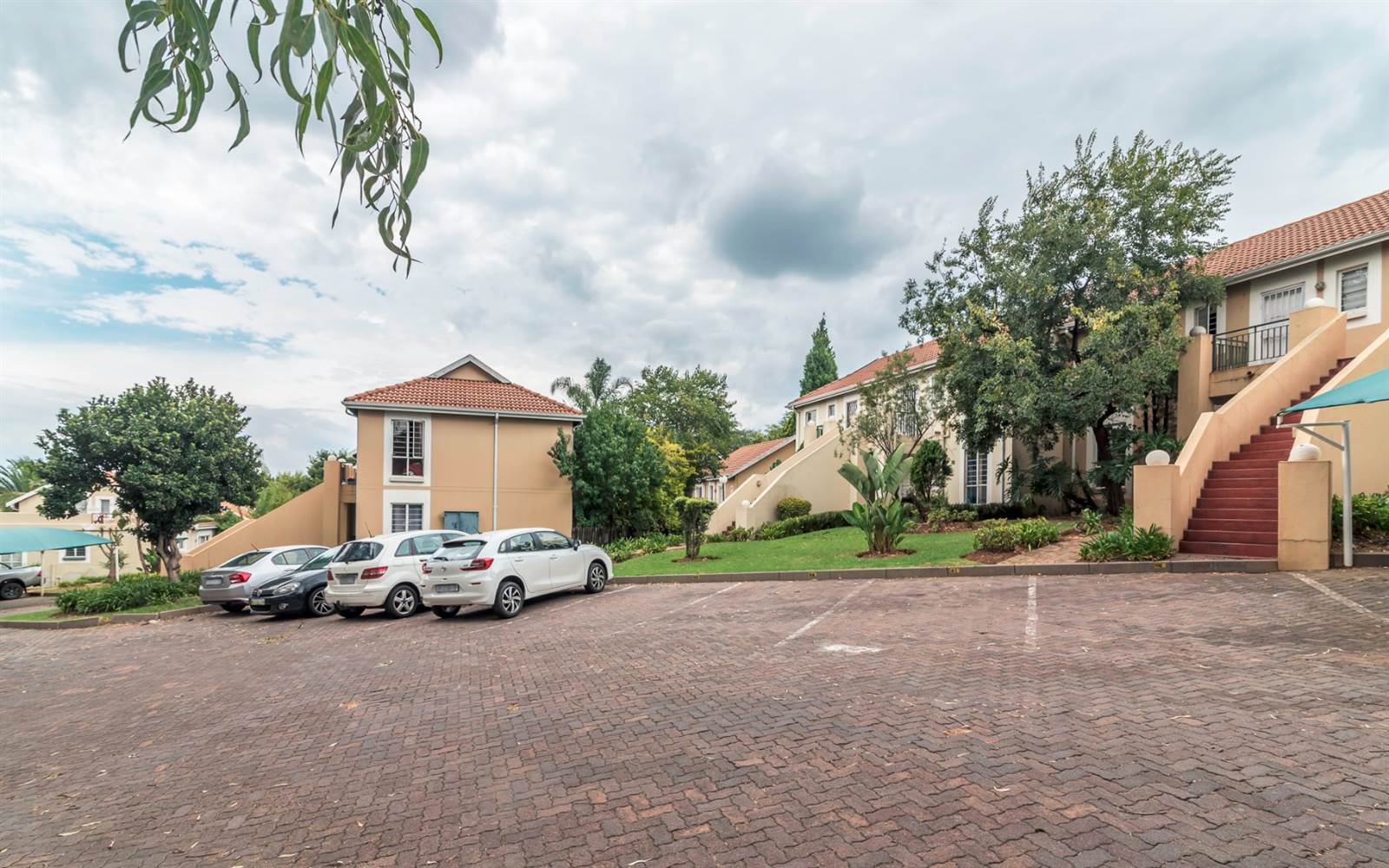 2 Bed Townhouse in Douglasdale photo number 17