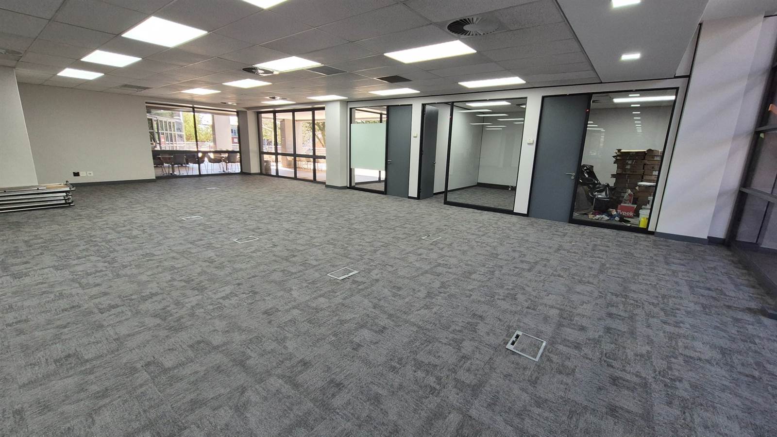 350  m² Office Space in Lydiana photo number 11
