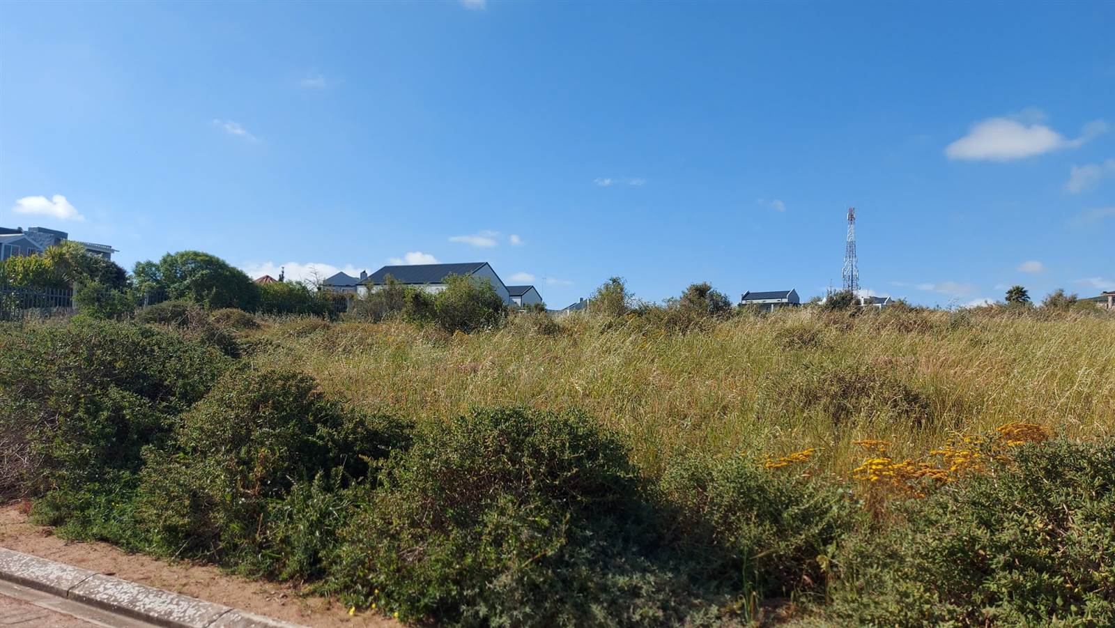 594 m² Land available in Hoogland photo number 1