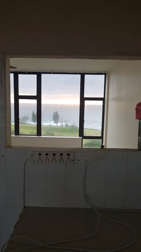 2 Bed Apartment in Scottburgh Central photo number 11