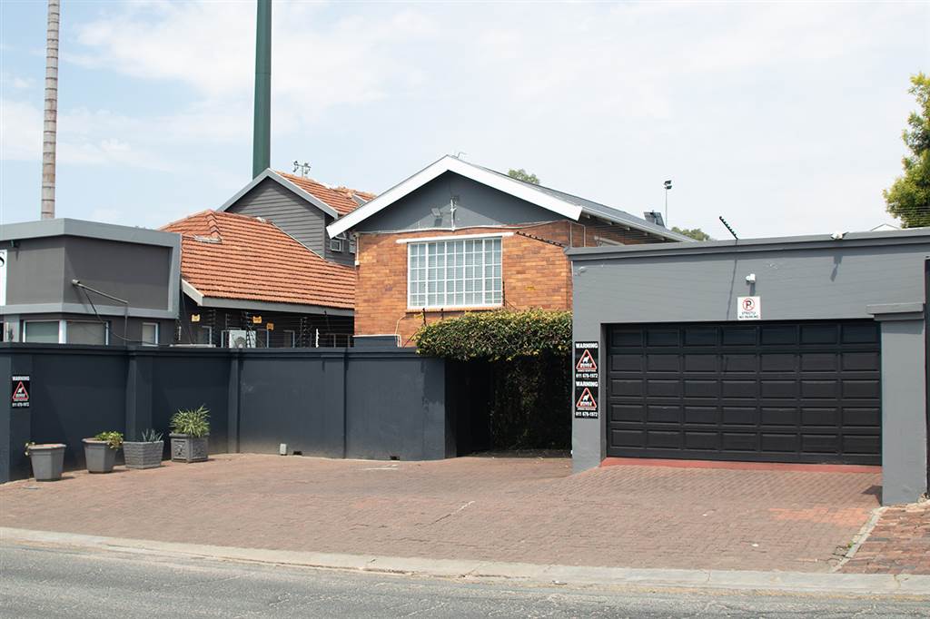 250  m² Commercial space in Parkhurst photo number 1