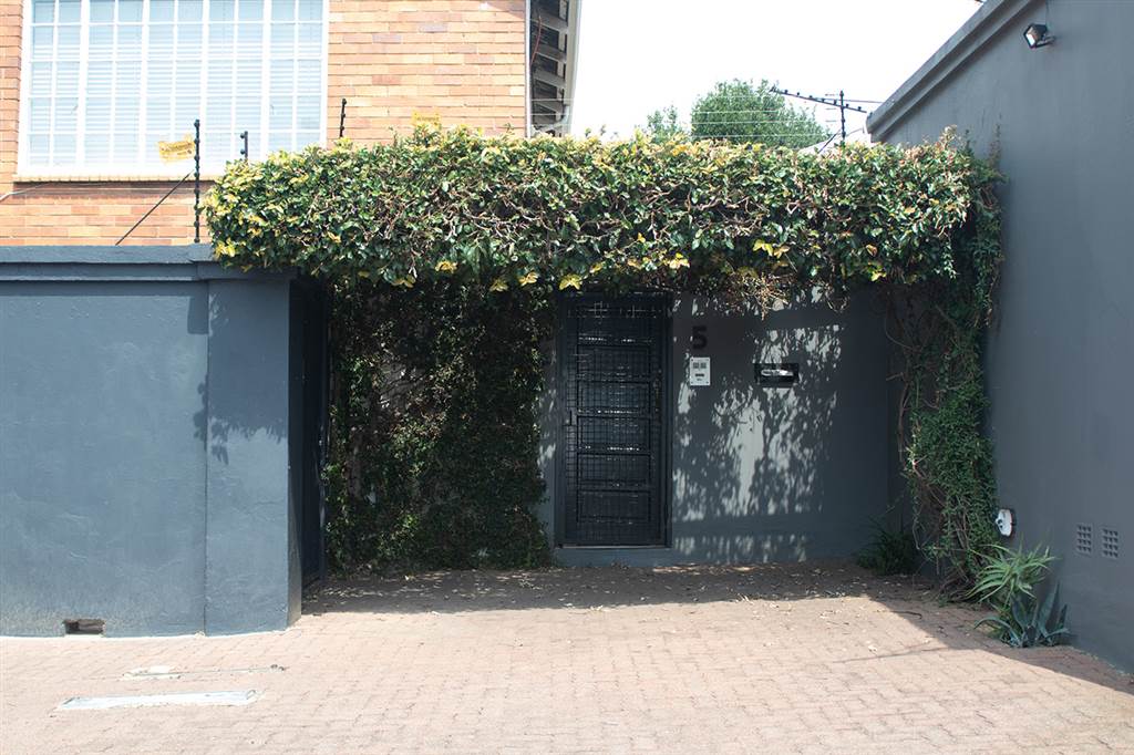 250  m² Commercial space in Parkhurst photo number 8