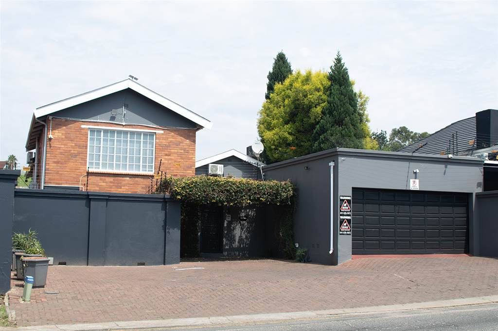 250  m² Commercial space in Parkhurst photo number 2