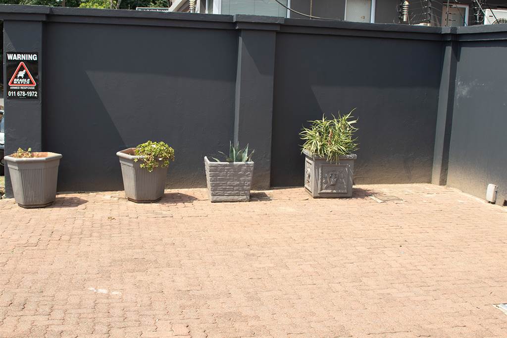 250  m² Commercial space in Parkhurst photo number 11