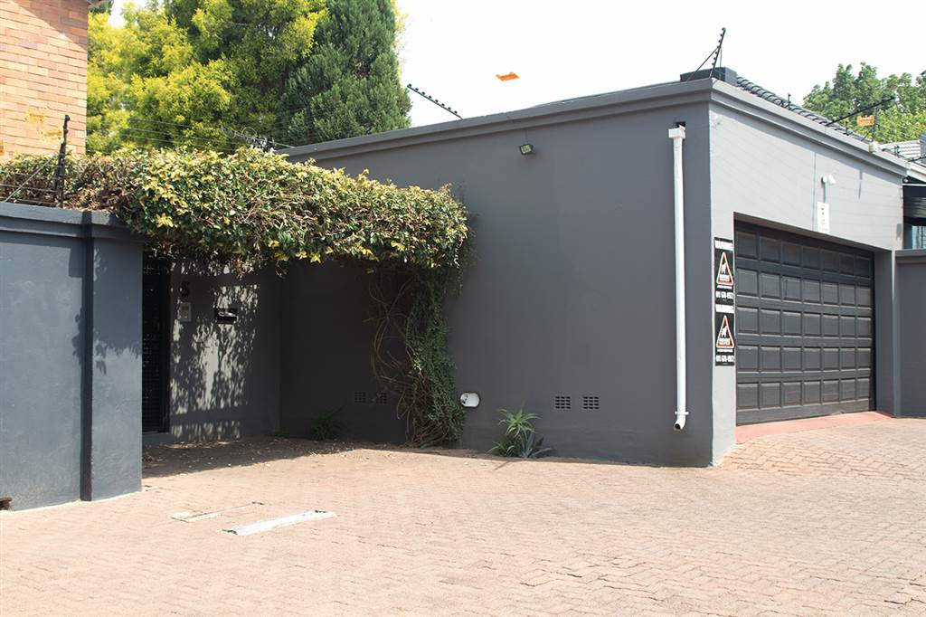 250  m² Commercial space in Parkhurst photo number 10