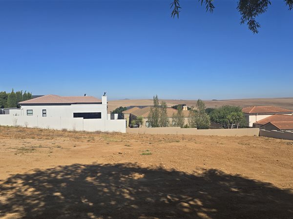 696 m² Land