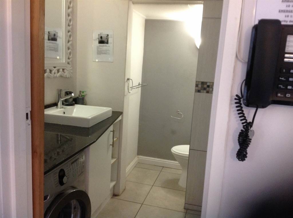 1 Bed Apartment in Cape Town City Centre photo number 4