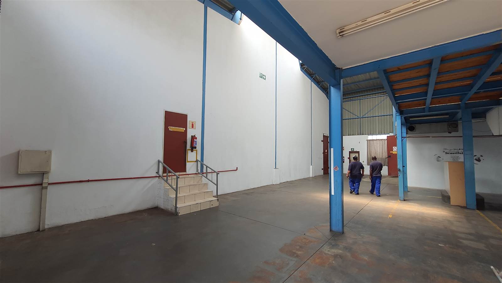 1000  m² Industrial space in Sebenza photo number 3