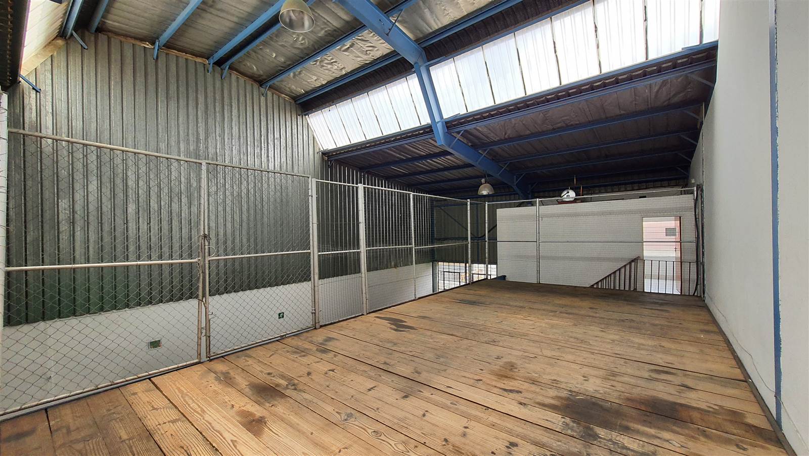 1000  m² Industrial space in Sebenza photo number 15