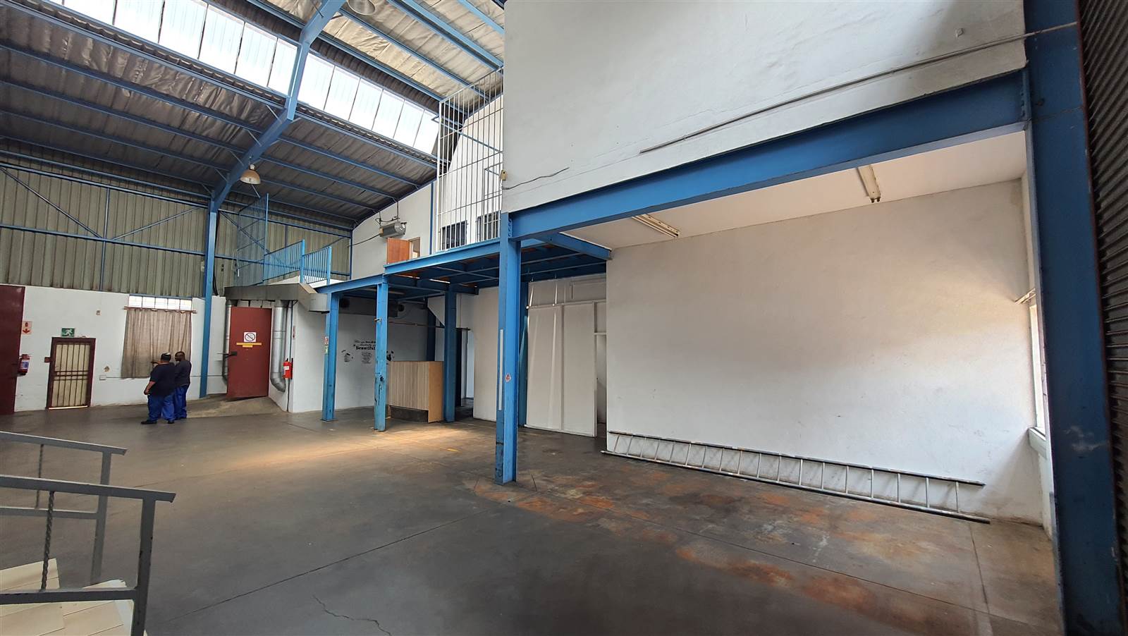 1000  m² Industrial space in Sebenza photo number 2