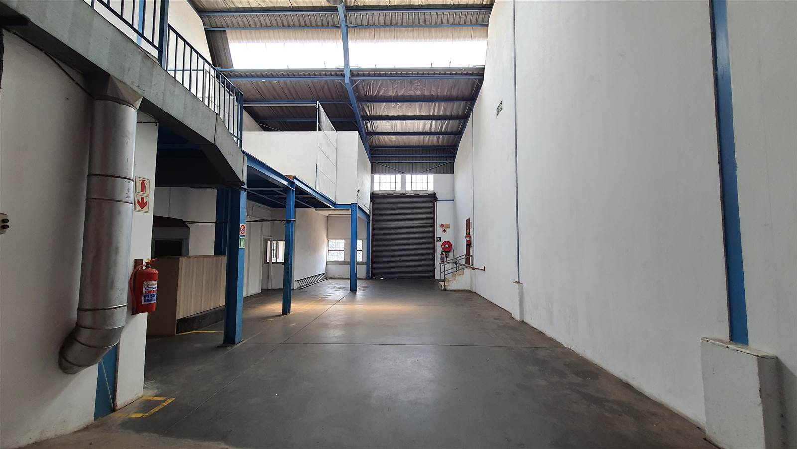 1000  m² Industrial space in Sebenza photo number 5