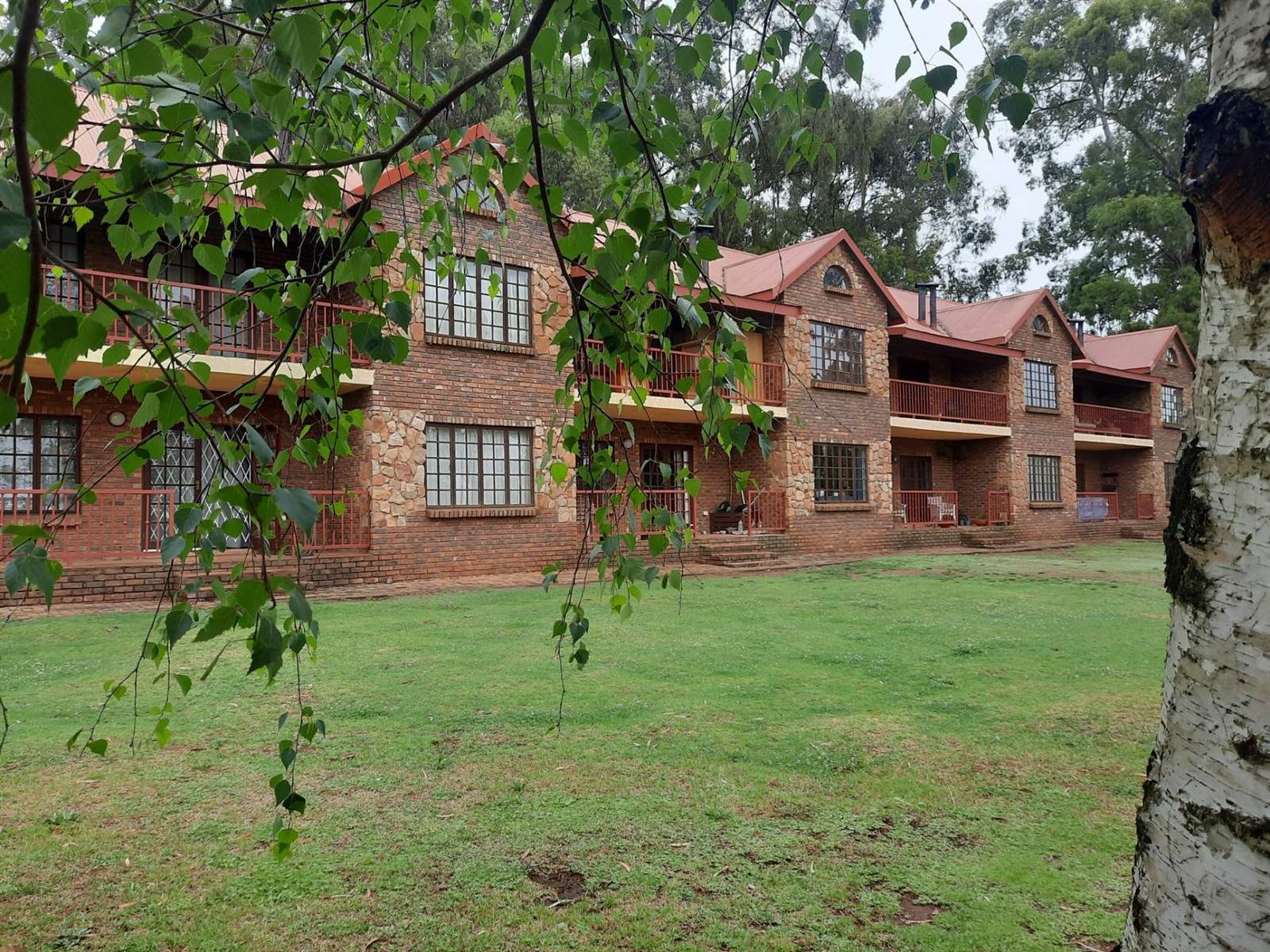 2 Bed Apartment in Dullstroom photo number 1