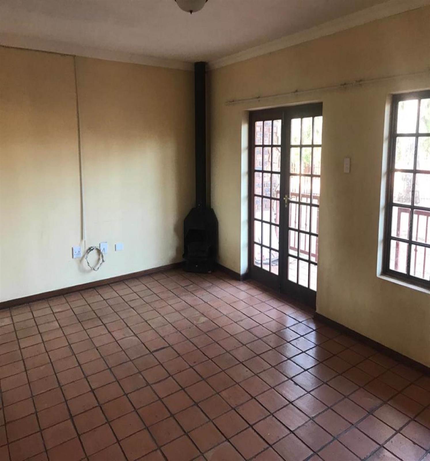 2 Bed Apartment in Dullstroom photo number 10