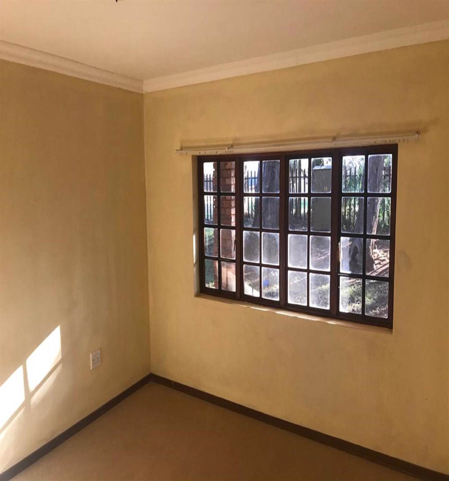 2 Bed Apartment in Dullstroom photo number 6
