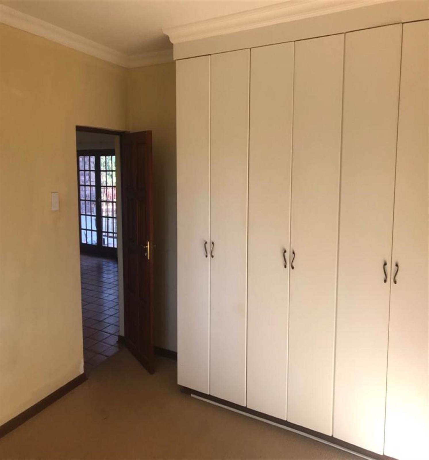 2 Bed Apartment in Dullstroom photo number 12