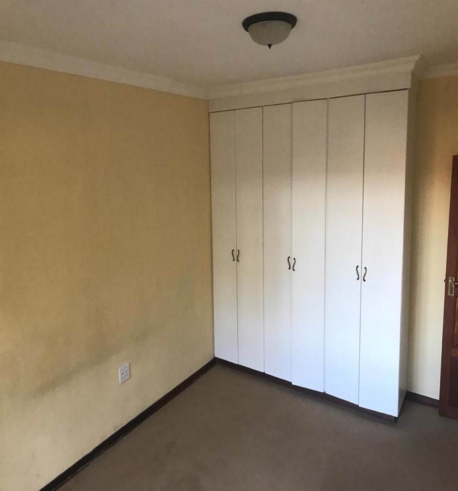 2 Bed Apartment in Dullstroom photo number 8